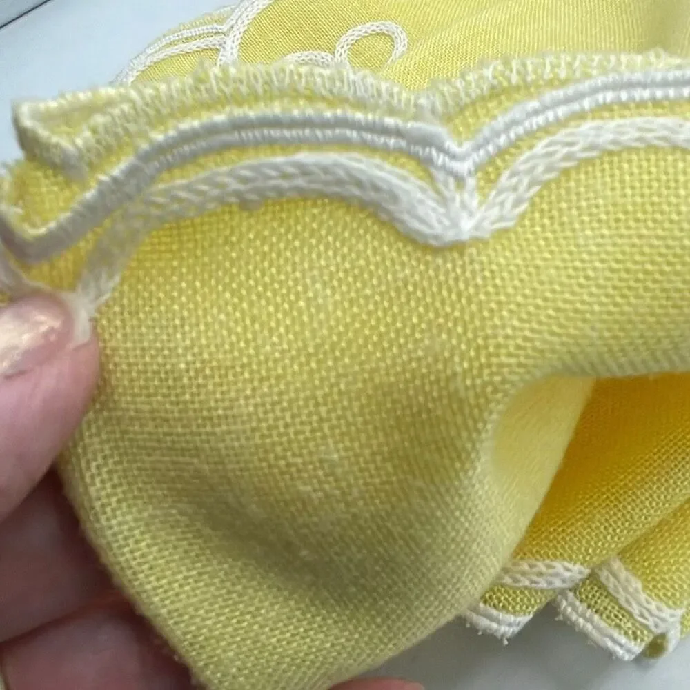 Vintage yellow Linen 16”x16” set of 6 scalloped edge floral